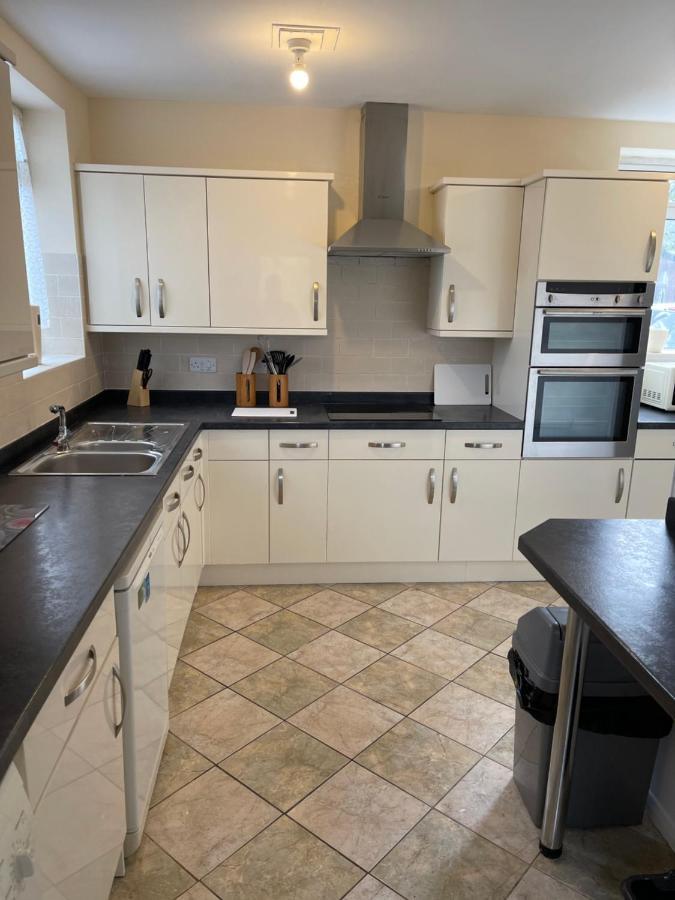 Spacious, Sleeps 17, 3 Bathrooms, Parking, Mansfield Exterior photo